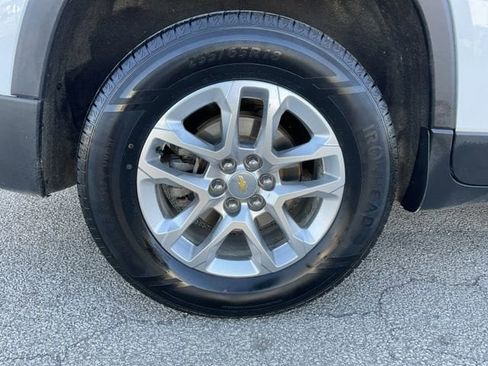 Used 2019 Chevrolet Traverse LT FWD image 12