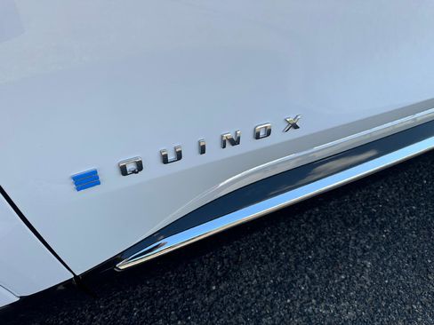 New 2025 Chevrolet Equinox EV LT image 10