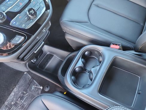 New 2026 Chrysler Pacifica Select image 16