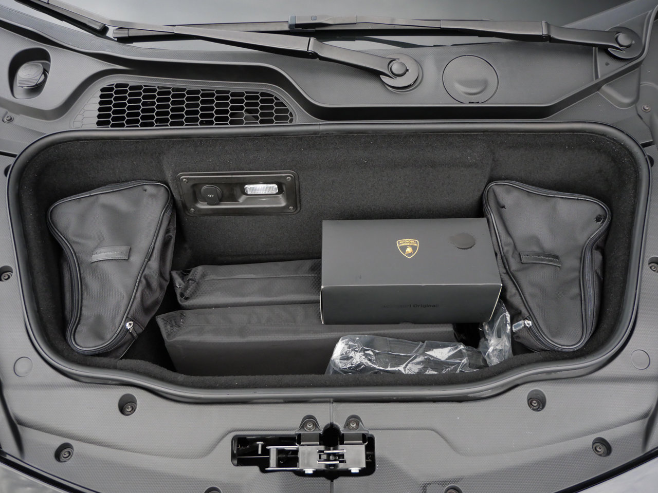 Used 2024 Lamborghini Huracan EVO AWD/4WD image 25