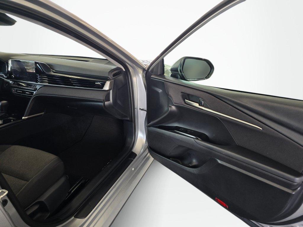 Used 2025 Toyota Camry LE w/ Convenience Package FWD image 40