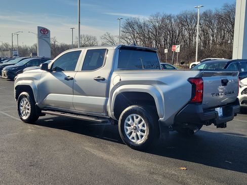 Certified 2025 Toyota Tacoma SR image 4