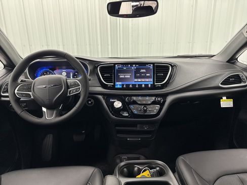 New 2026 Chrysler Pacifica Select image 14