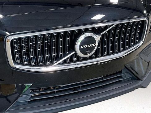 Certified 2025 Volvo V60 B5 Cross Country Ultra AWD/4WD image 33