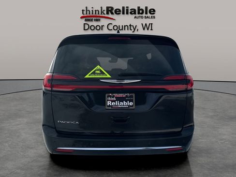 Used 2024 Chrysler Pacifica Touring-L FWD image 4