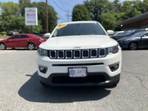Used 2018 Jeep Compass Latitude w/ Cold Weather Group AWD/4WD image 2