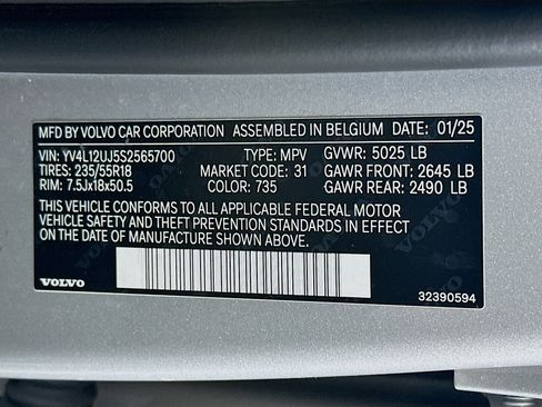 Used 2025 Volvo XC40 B5 Core image 12