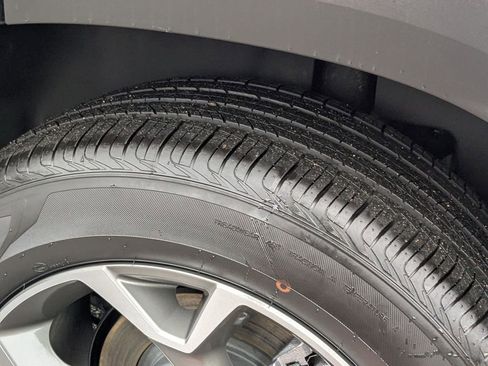 Used 2025 Chevrolet Trax LT w/ LT Convenience Package image 27