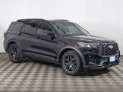 Used 2025 Ford Explorer ST AWD/4WD image 2