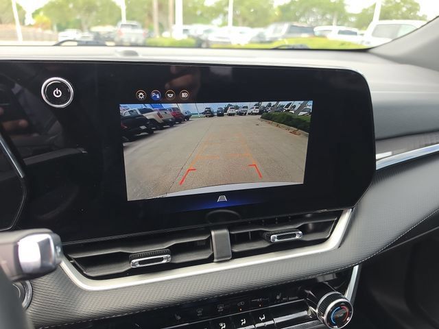 Used 2025 Chevrolet Equinox LT AWD/4WD image 23