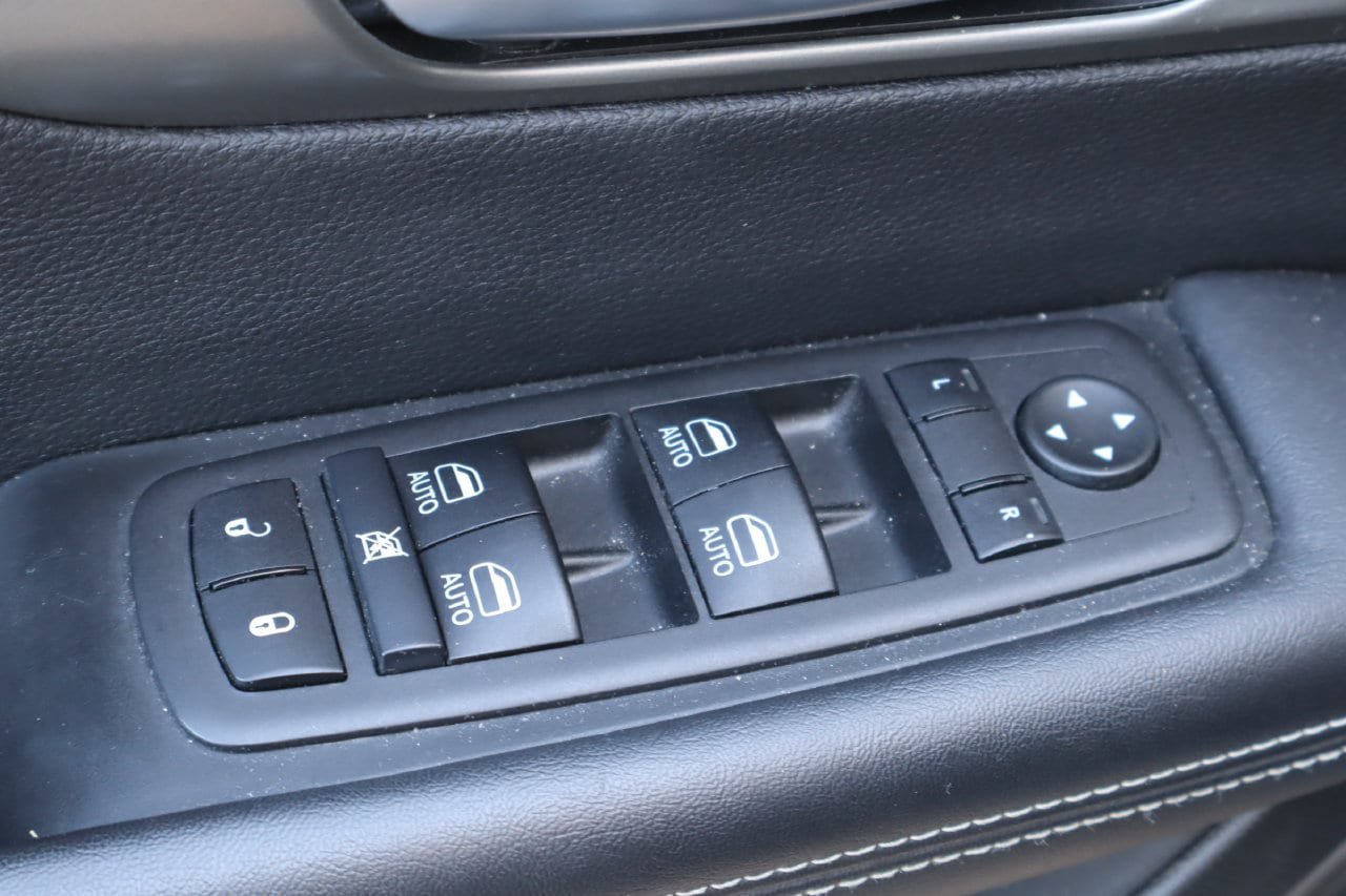 Used 2025 Chrysler Pacifica Select FWD image 22