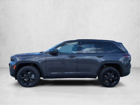 New 2025 Jeep Grand Cherokee Limited w/ Luxury Tech Group II image 5