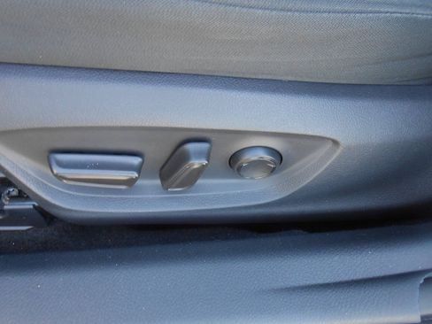 Used 2020 Toyota Camry LE FWD image 18