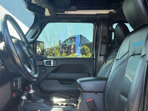 Used 2022 Jeep Wrangler Unlimited Rubicon 4xe w/ Cold Weather Group AWD/4WD image 11