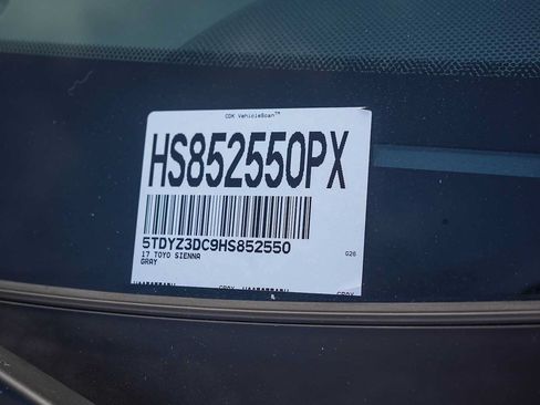 Used 2017 Toyota Sienna XLE w/ XLE Navigation Package FWD image 29