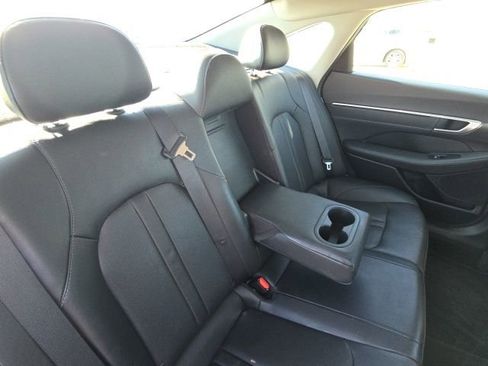Used 2021 Hyundai Sonata Limited w/ Preferred Accessory Package image 13