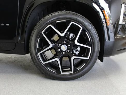Used 2026 Chevrolet Traverse High Country AWD/4WD image 3