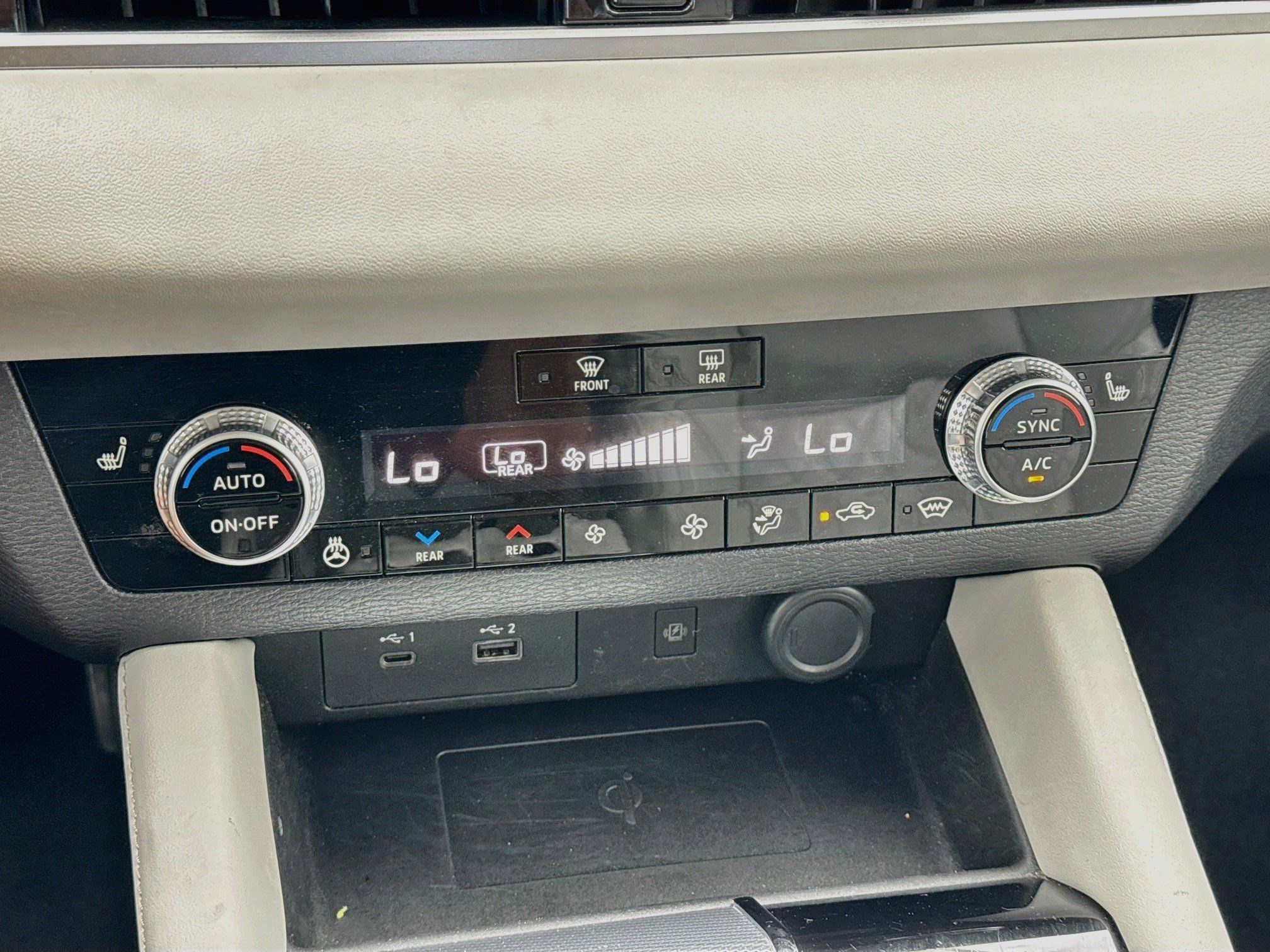Used 2024 Mitsubishi Outlander SEL AWD/4WD image 12