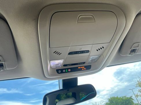 Used 2020 Buick Enclave Essence FWD image 35
