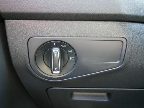 Used 2021 Volkswagen Tiguan SE w/ Panoramic Sunroof Package image 26