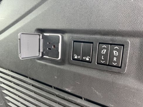 Used 2022 Chevrolet Tahoe Premier AWD/4WD image 53