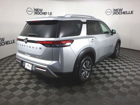 Used 2022 Nissan Pathfinder SL AWD/4WD image 5