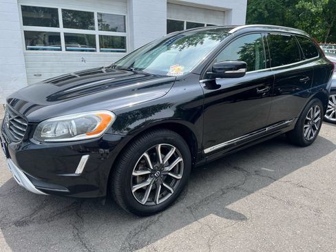 Used 2017 Volvo XC60 T6 Dynamic w/ Preferred Option Package AWD/4WD image 4