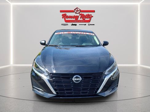 Used 2024 Nissan Altima 2.5 SV image 8