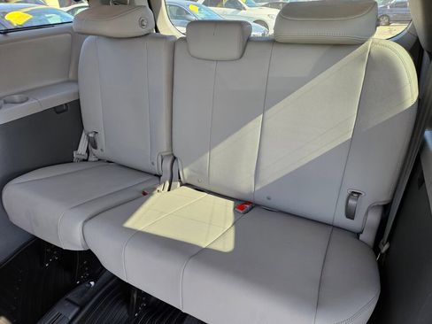 Used 2019 Toyota Sienna XLE w/ XLE Navigation Package AWD/4WD image 12