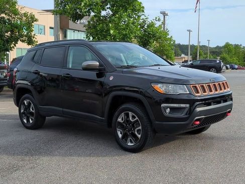 Used 2018 Jeep Compass Trailhawk w/ Leather Interior Group AWD/4WD image 3