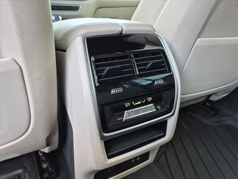 Used 2021 BMW X7 xDrive40i w/ M Sport Package AWD/4WD image 16