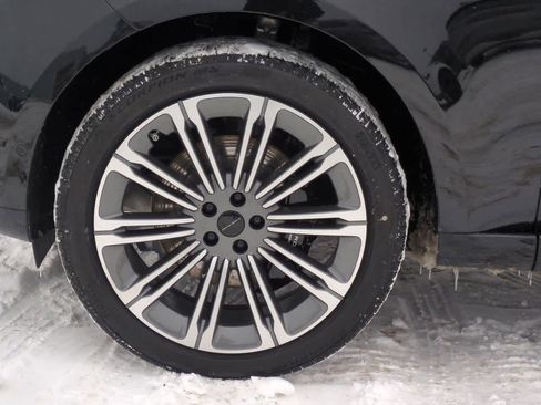 New 2026 Land Rover Range Rover SE image 13