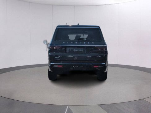 Used 2023 Jeep Wagoneer 4WD w/ Premium Group I image 4