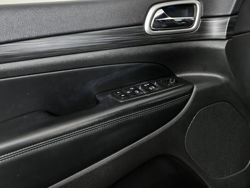 Used 2019 Jeep Grand Cherokee Altitude AWD/4WD image 13