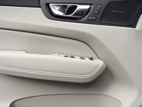 New 2026 Volvo XC60 B5 Ultra w/ Protection Package Premier AWD/4WD image 9