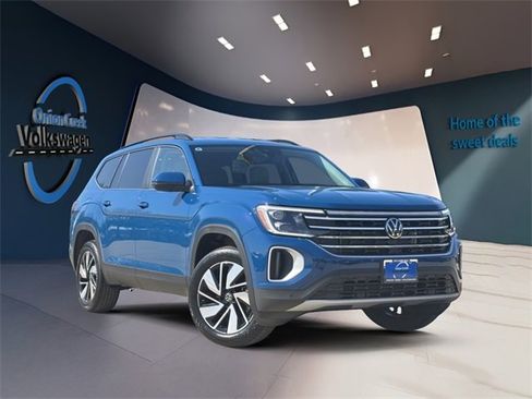 Certified 2025 Volkswagen Atlas SE image 1