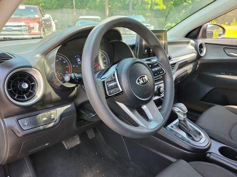 Used 2021 Kia Forte LXS FWD image 3
