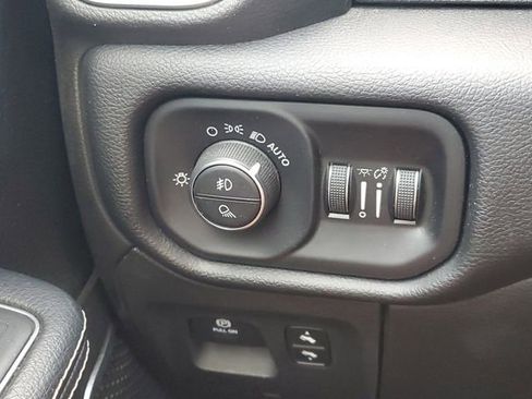 Used 2019 RAM 1500 Laramie AWD/4WD image 19