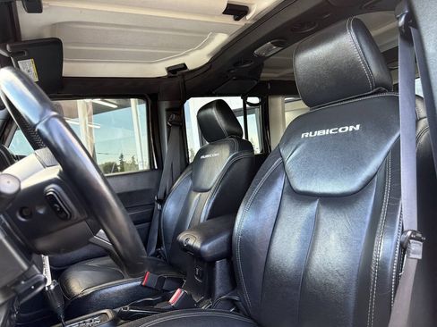 Used 2015 Jeep Wrangler Unlimited Rubicon w/ Dual Top Group AWD/4WD image 31