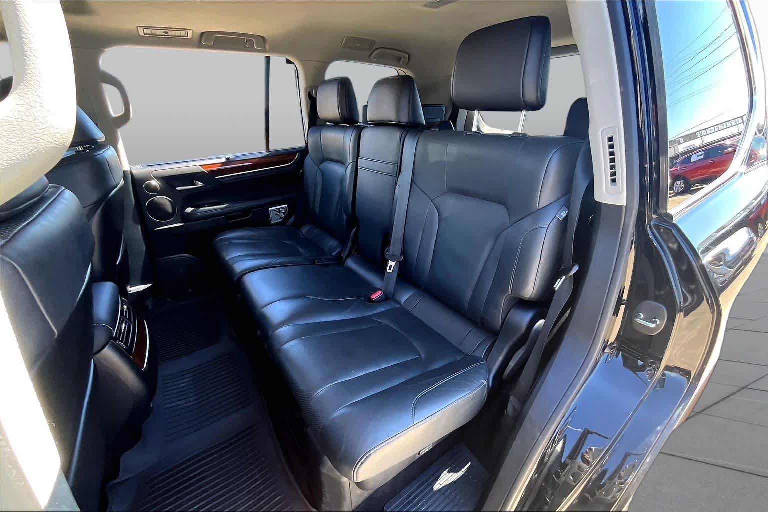 Used 2021 Lexus LX 570 4WD w/ Luxury Package image 21