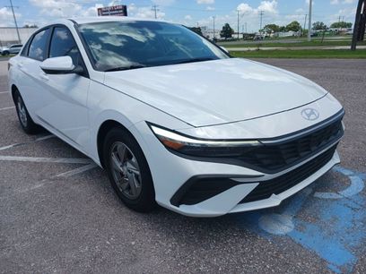 Used 2025 Hyundai Elantra SE
