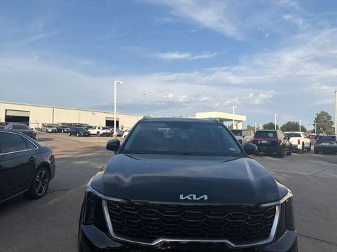 Used 2025 Kia Sorento S w/ Panoramic Sunroof Package FWD image 2