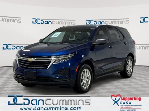 Used 2022 Chevrolet Equinox LS w/ LS Convenience Package AWD/4WD image 1