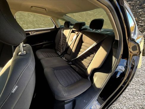 Used 2019 Ford Fusion SE image 24