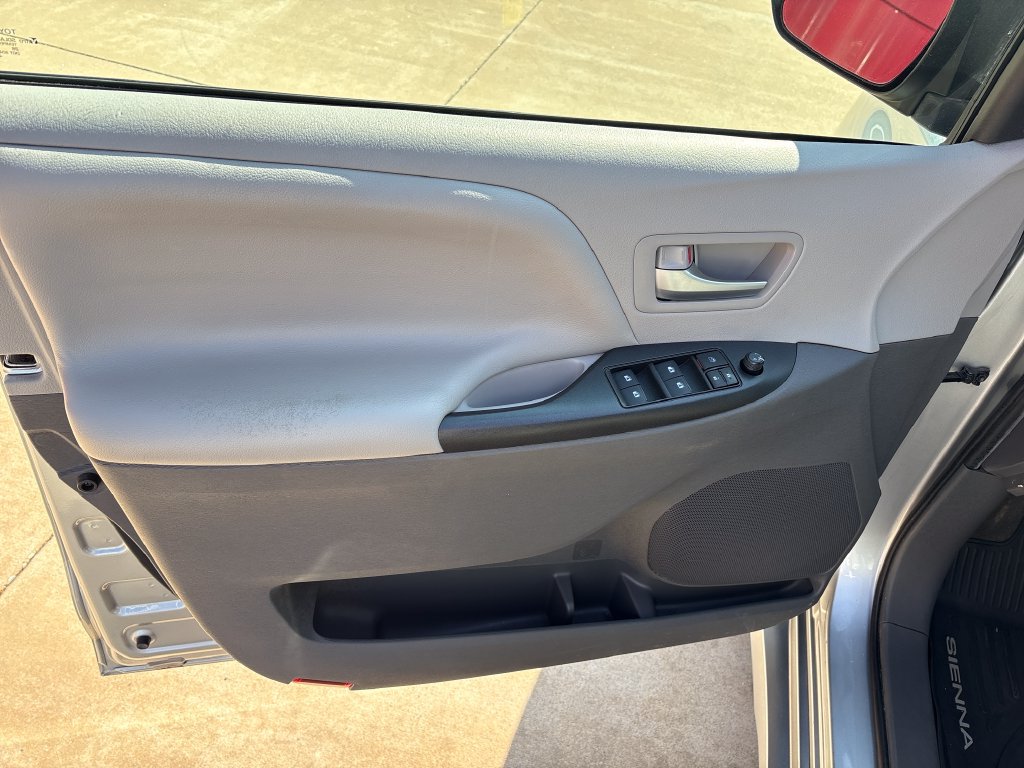 Used 2020 Toyota Sienna LE FWD image 10