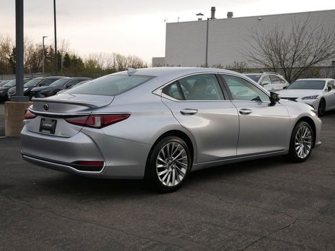 Certified 2023 Lexus ES 300h Ultra Luxury w/ Accessory Package (Z2) FWD image 6