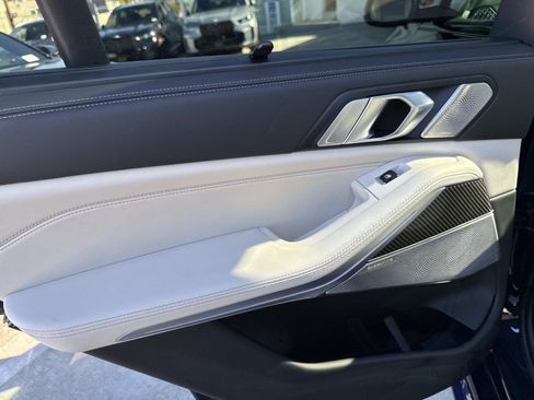 Used 2025 BMW X5 M60i image 9