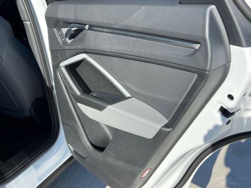 Used 2025 Audi Q3 2.0T Premium w/ Convenience Package image 16