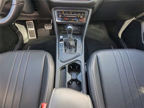Used 2022 Volkswagen Tiguan SE R-Line image 21