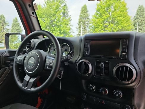 Used 2015 Jeep Wrangler Unlimited Sport w/ Quick Order Package 24S AWD/4WD image 16